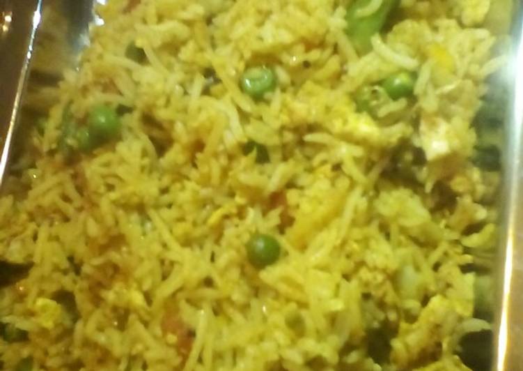 Mix veg and eggs fried rice
