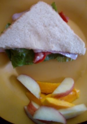 Una foto de Almuerzo familia y desayuno bebé blw 8 m