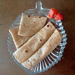 A picture of Phulka Roti and Ajwain Roti.