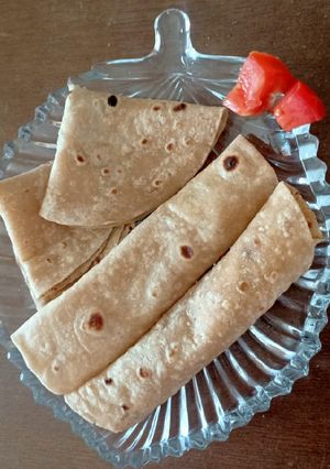 A picture of Phulka Roti and Ajwain Roti.
