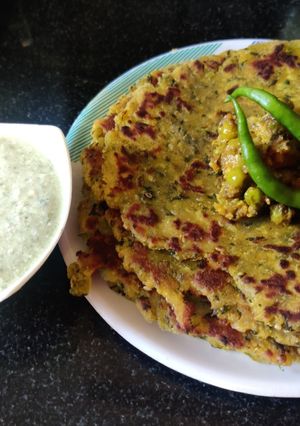 A picture of Makai jowar methi dhebra.