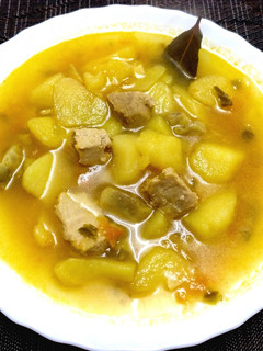 Una foto de Patatas guisadas con atún fresco