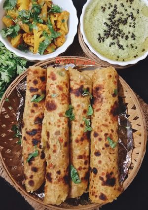 मिक्स वेज मिस्सी रोटी(mix veg missii roti recipe in hindi) रेसिपी मुख्य फोटो