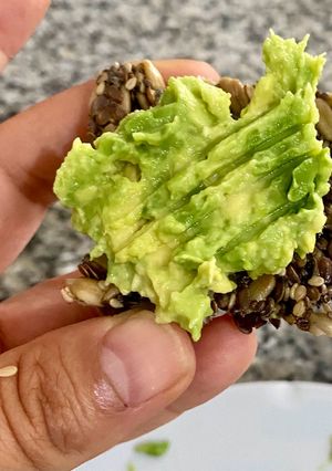 Una foto de Crackers de Semillas con Aguacate