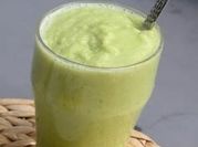 Uma foto de abacate smoothie