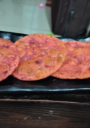 A picture of Beetroot poori.