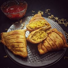 A picture of Oats Maggi Samosa.