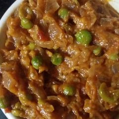 A picture of Baigan Matar Bharta.