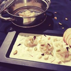 A picture of Apple Kalakand Momo drizzled with Rabdi.
