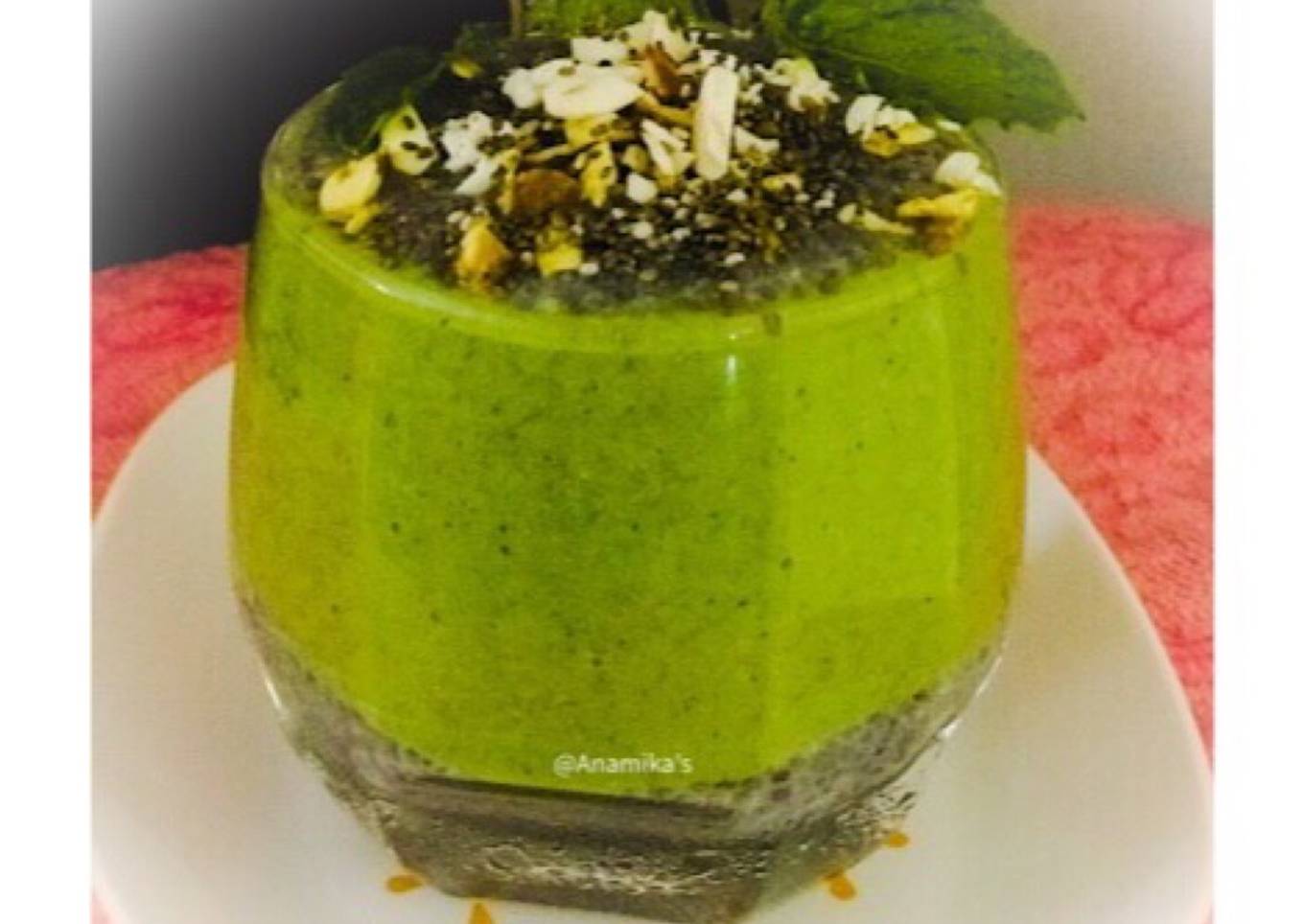 Kiwi Kale-Banana Avocado Spinach Chia Green Smoothie Parfait: A Vegan Breakfast Bowl