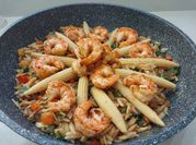 Une photo de brocolis crevettes