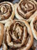 Rolls de manzana y azúcar moreno