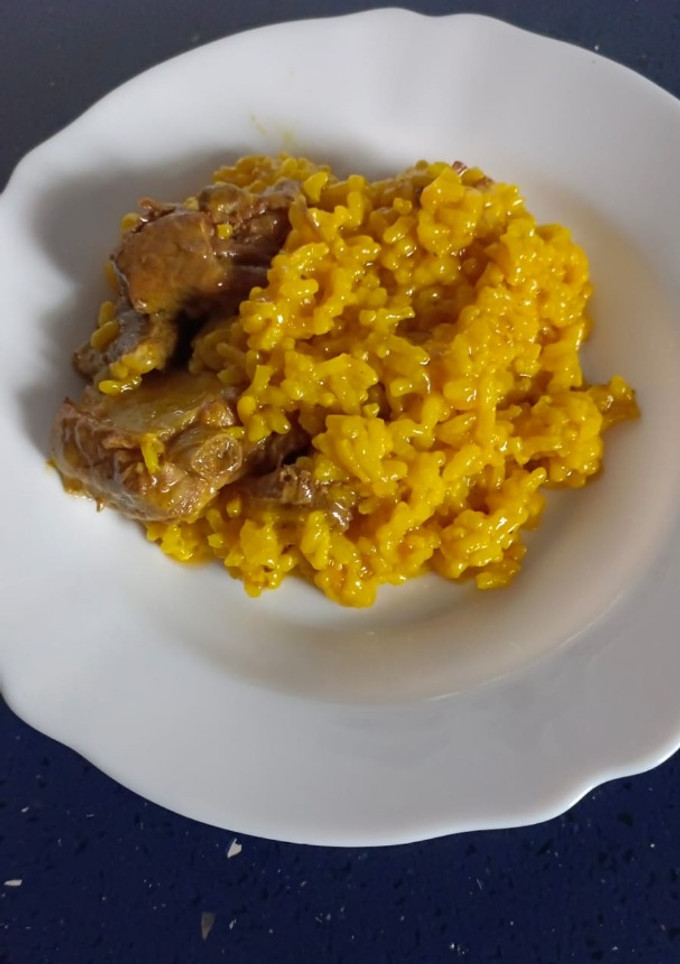 Una foto de Arroz con costillas