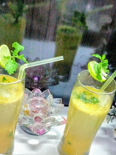 मैंगो मिंट मोजितो (Mango Mint mojito recipe in hindi) रेसिपी मुख्य फोटो