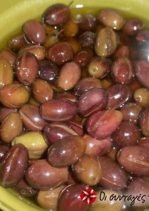 A picture of Haraktes Kalamata Olives.