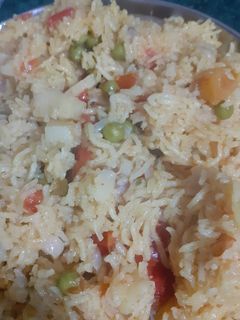 मिक्स वेज पुलाव(MIX VEG PULAO RECIPE IN HINDI) रेसिपी मुख्य फोटो