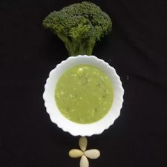 A picture of Broccoli almond soup.