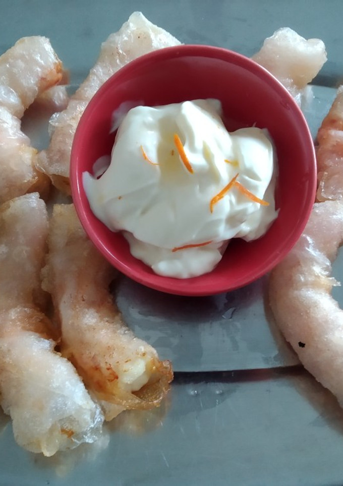 Una foto de Langostinos crujientes con mayonesa de naranja