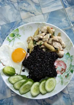 รูปของ กะเพราอกไก่+ไข่ดาว(คลีนๆ)