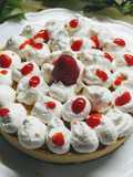 Tarta con Crema de Frutilla y Crema Chantilly