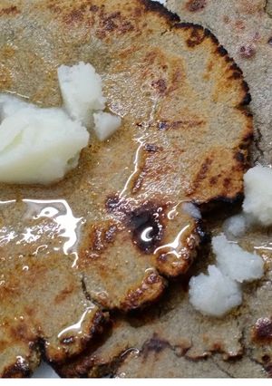 बाजरे की रोटी (Bajre ki Roti recipe in Hindi) रेसिपी मुख्य फोटो