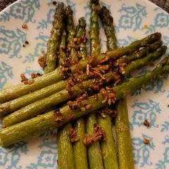 A picture of Pan fried asparagus.
