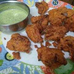 A picture of Moong dal pakora.