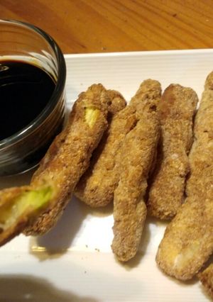 Una foto de Bastoncitos de zucchini en freidora sin aceite / horno
