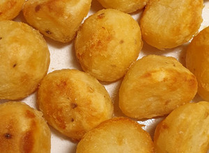 A picture of Crispy roast potatoes.