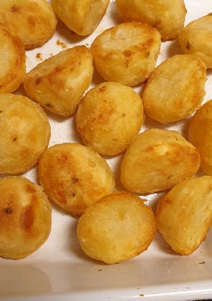 A picture of Crispy roast potatoes.