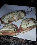 Milanesas de berenjena a la napolitana y rellenas con jamón y queso