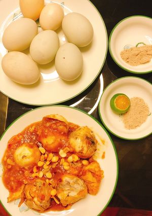 Hình của món Hột vịt lộn luộc nước dừa.