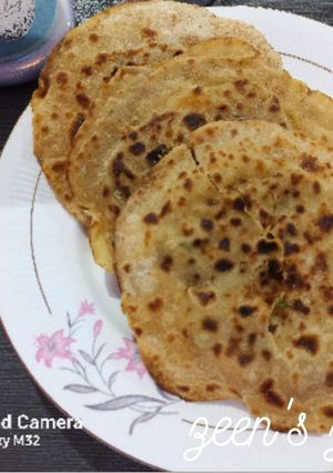 A picture of Matar or Green Pea Parathas.