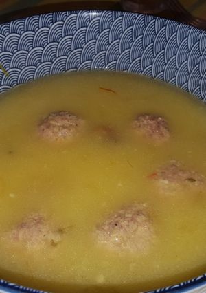 Una foto de Caldo con pelotas típicas ricas de la brigada espartana