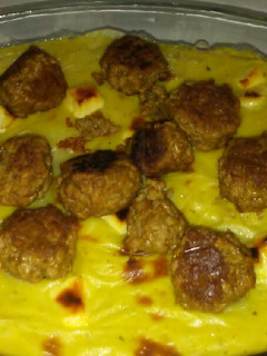 صورة لوصفة مكرونا بالباشميل مع الكفتة على طريقتي