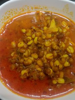 हिरव्या मुगाची आमटी (hirvya moongachi amti recipe in marathi) रेसिपी चे मुख्य फोटो 