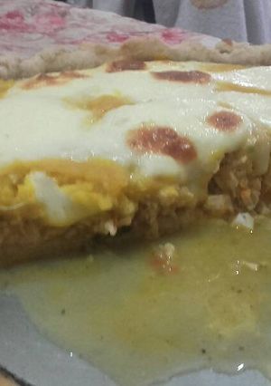 Una foto de Tarta de pollo, zapallo y queso
