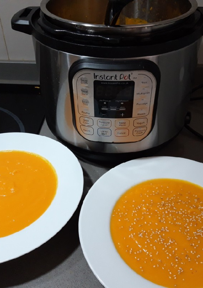 Una foto de Crema de calabaza y boniato en Instant Pot