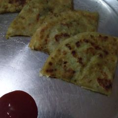 A picture of Aloo paratha.
