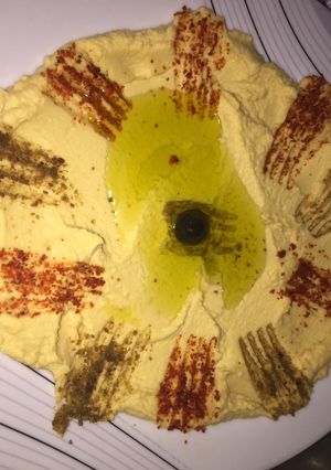 A picture of Hummus.