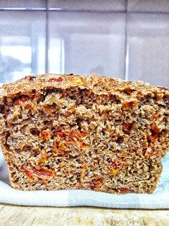 Una foto de 🍞🍅PAN INTEGRAL DE TOMATE SECO Y ALBAHACA🍅🍞