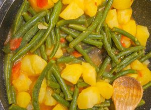 Foto di Fagiolini/Cornetti in umido saporiti con patate