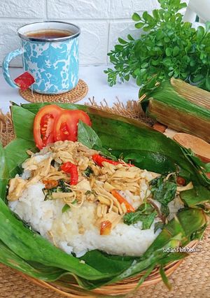Foto resep Nasi Bakar Ayam Suwir Pedas