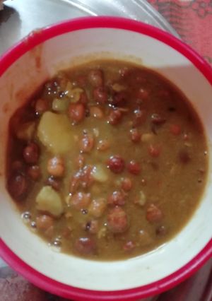 A picture of Black chick peas.