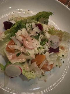 Foto de Salada fresca com lascas de parmesão
