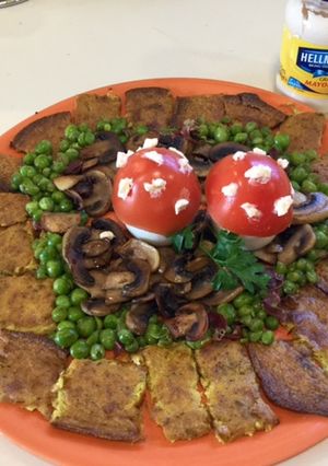 Foto principal de Torta de coliflor al curry con verdura y setas de huevo