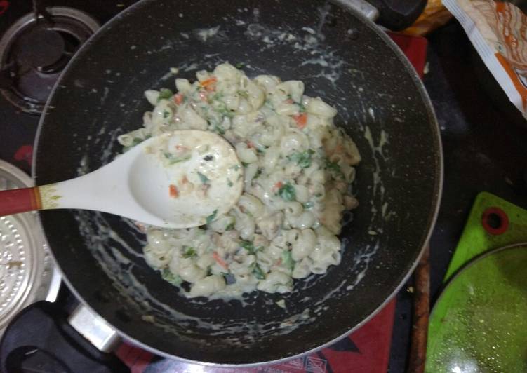 Creamy mushroom white sauce pasta