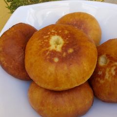 A picture of Tasty and fluffy doughnuts.