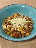 Pasta corta con carne picada
