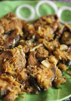 A picture of Traditional Ilish fry (Hilsa Fry).